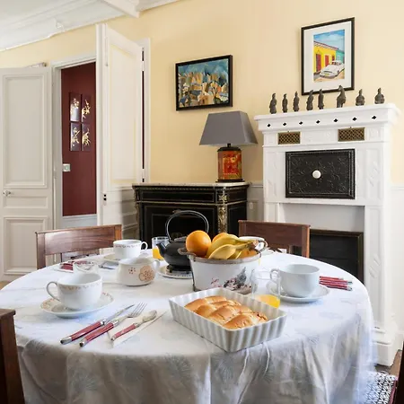 Triade - Welkeys Apartmán