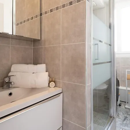 Triade - Welkeys Apartmán