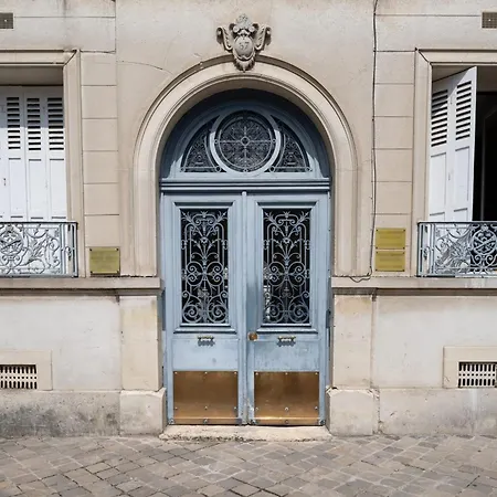 Triade - Welkeys Apartmán