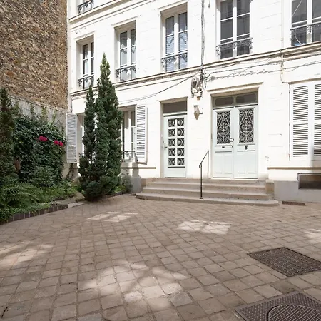 Triade - Welkeys Apartmán